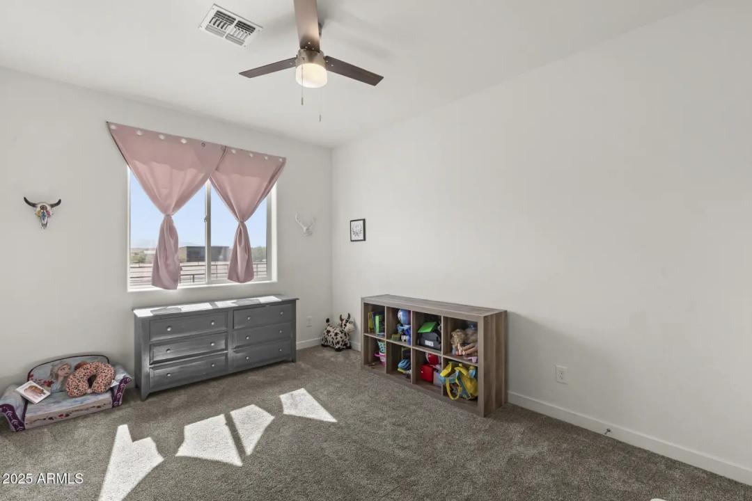 Real Estate Picture 24
