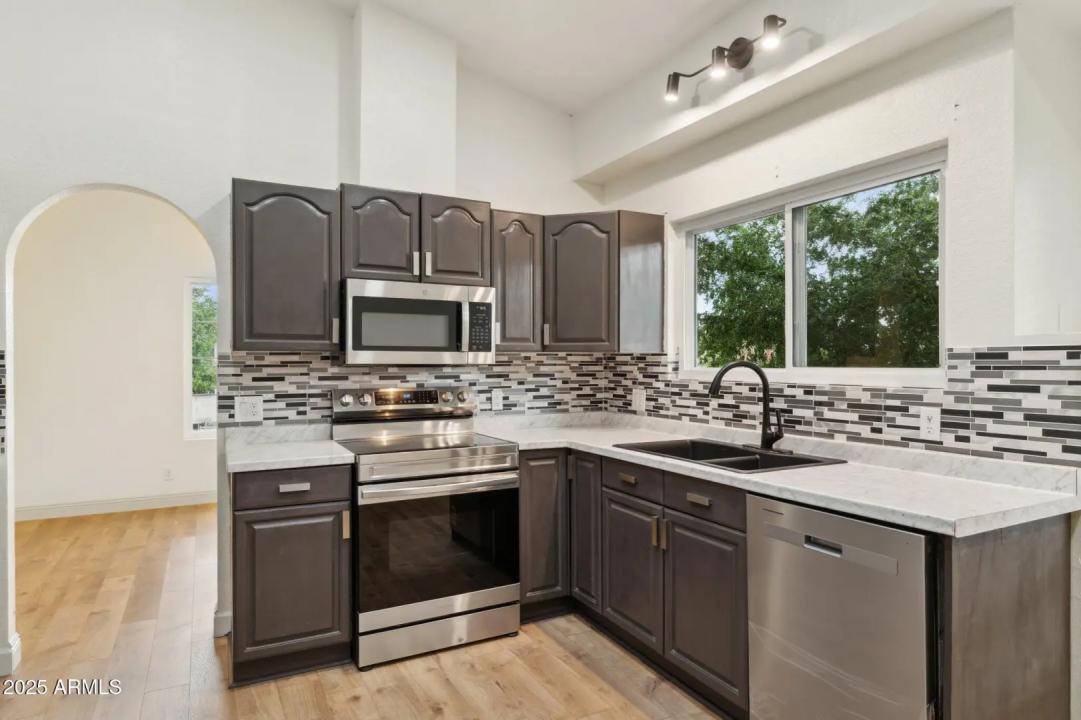 Real Estate Picture 5