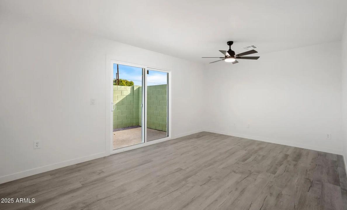 Real Estate Picture 14