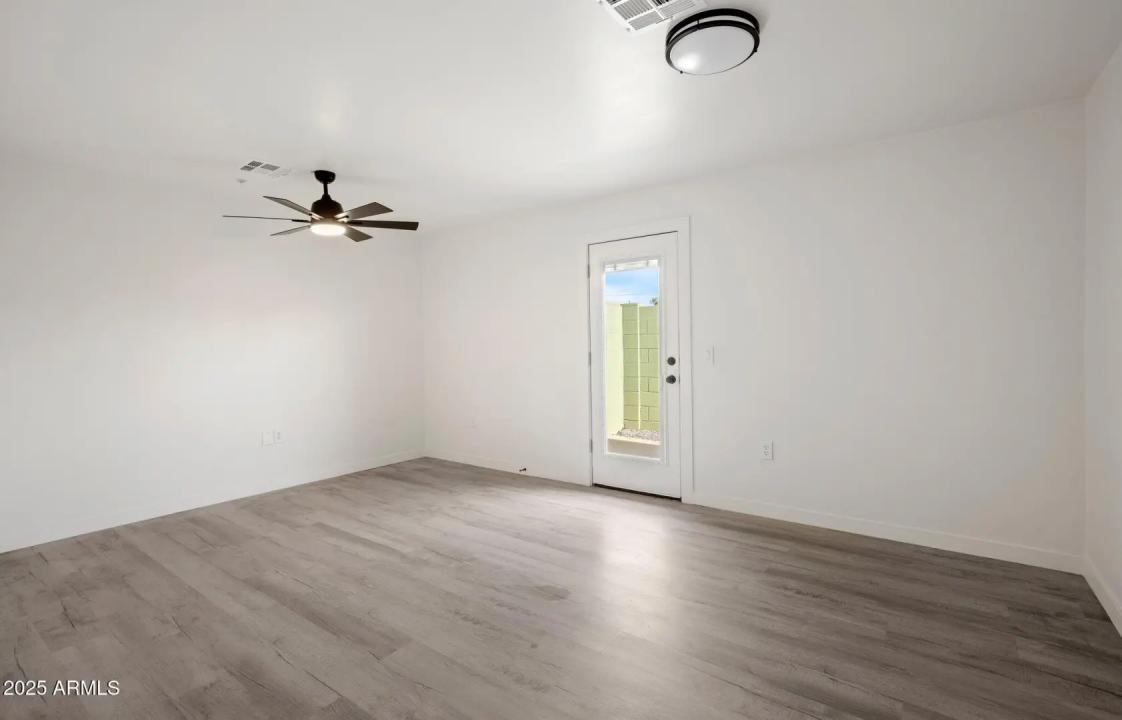 Real Estate Picture 18