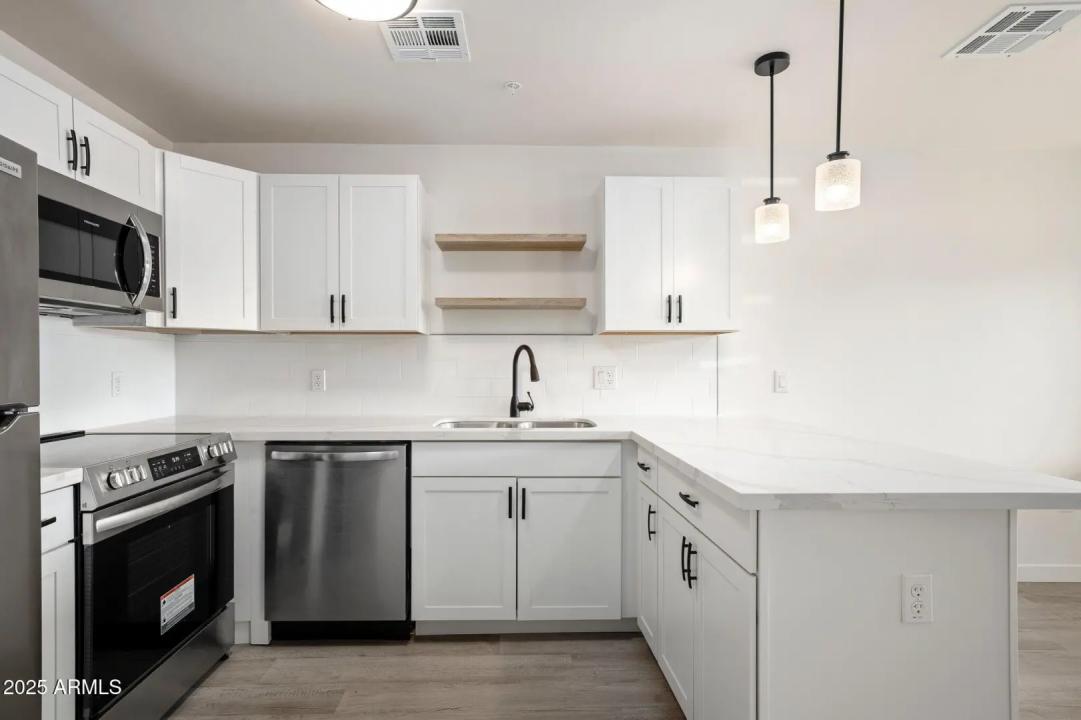 Real Estate Picture 22