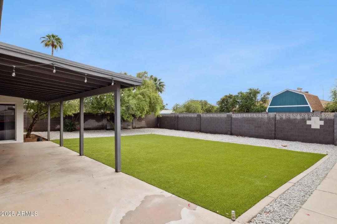 Real Estate Picture 3