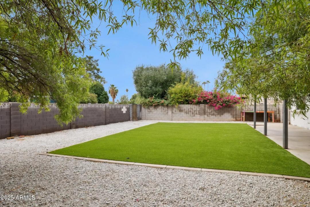Real Estate Picture 7