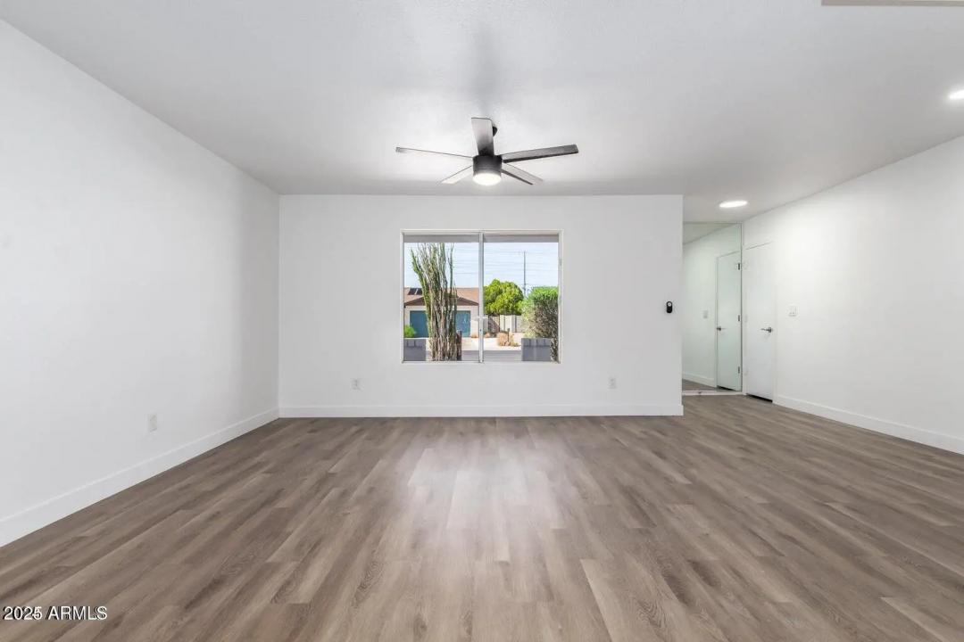 Real Estate Picture 11