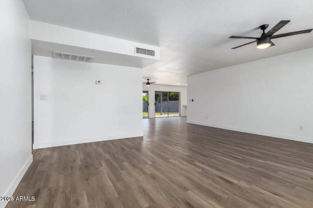 Real Estate Picture 12