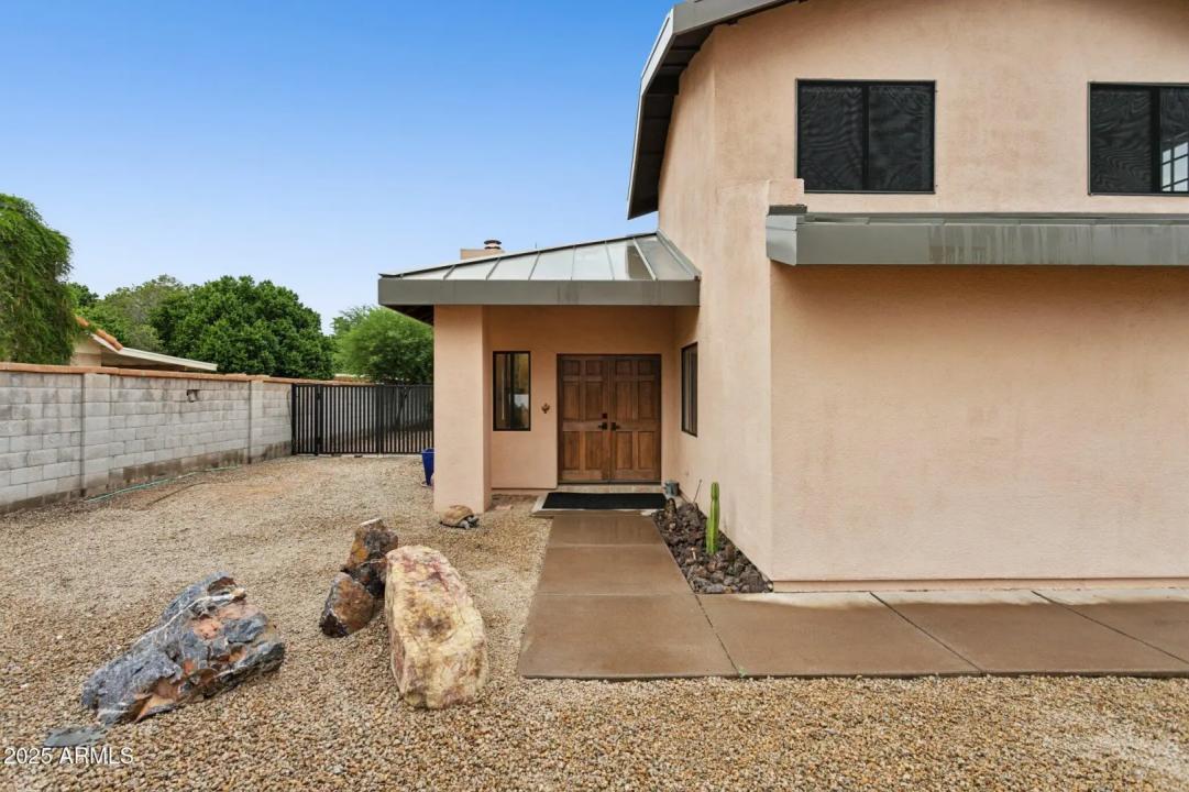 Real Estate Picture 7