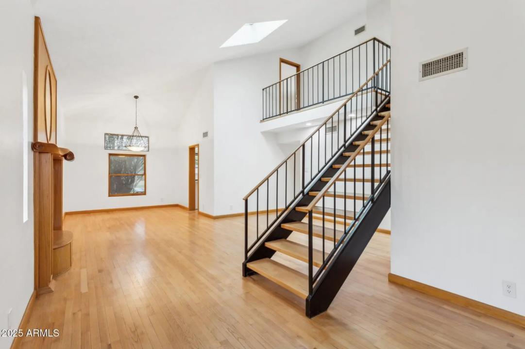 Real Estate Picture 8