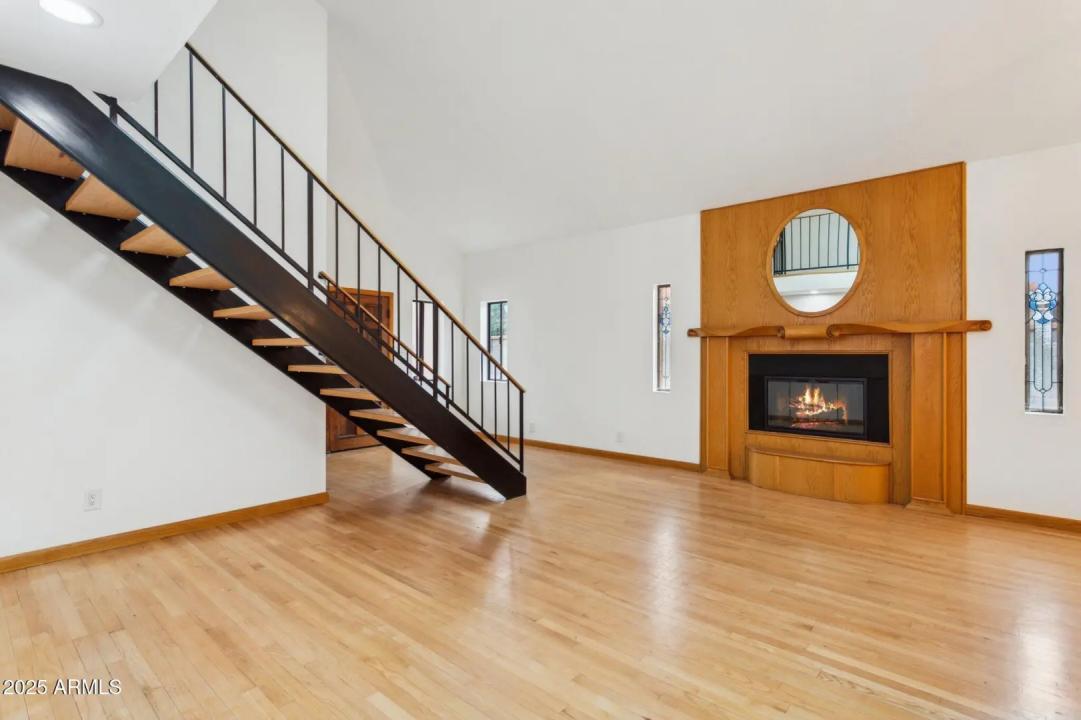 Real Estate Picture 3