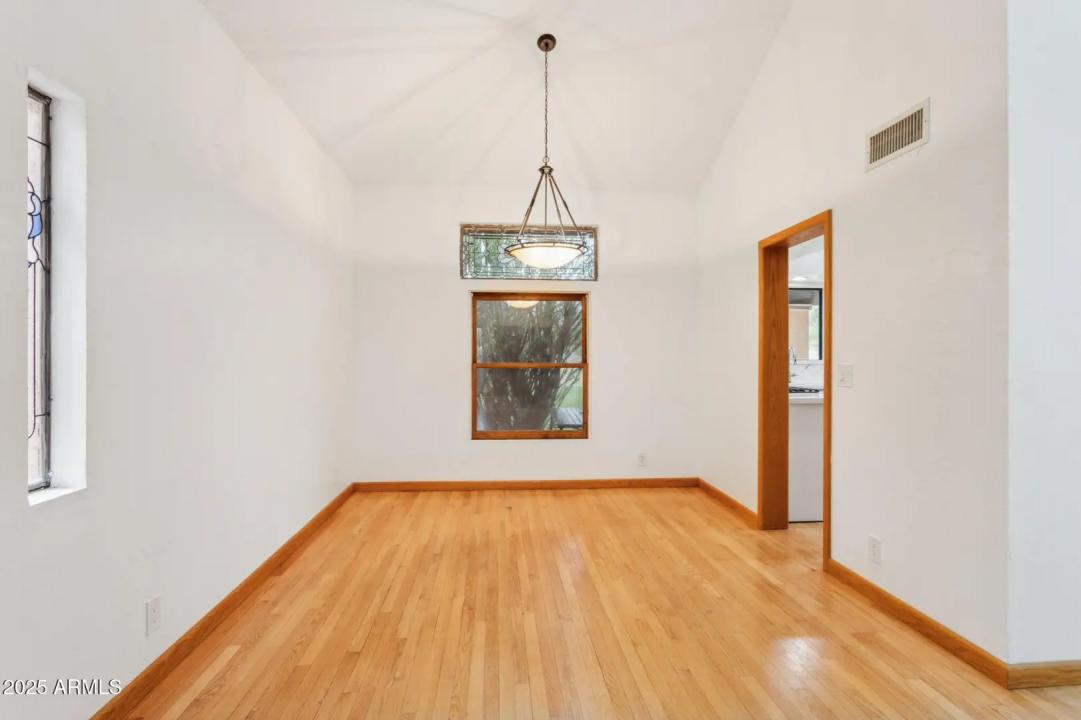 Real Estate Picture 12