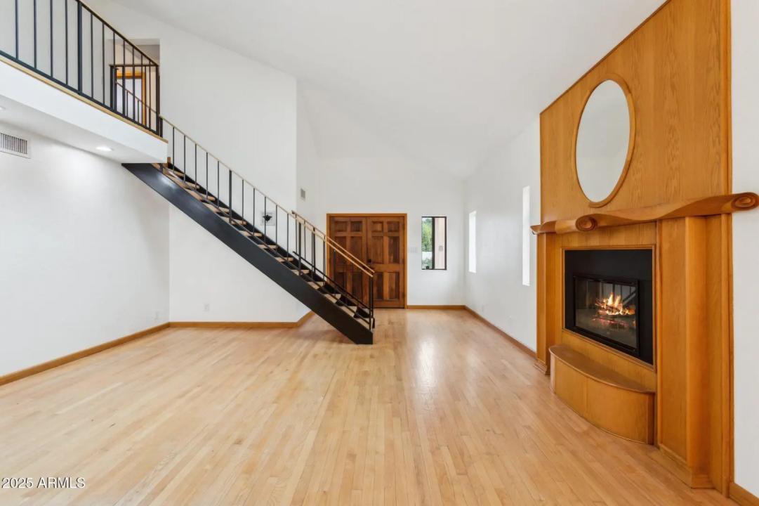 Real Estate Picture 11