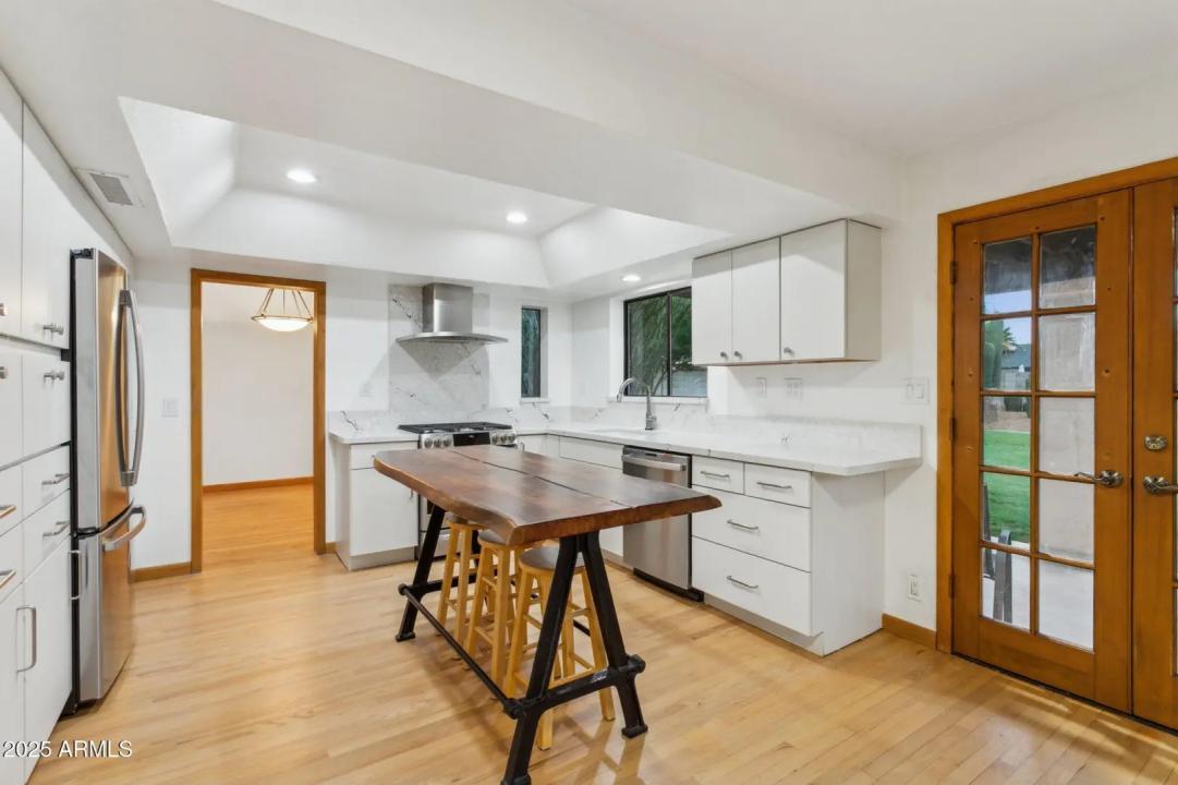 Real Estate Picture 14