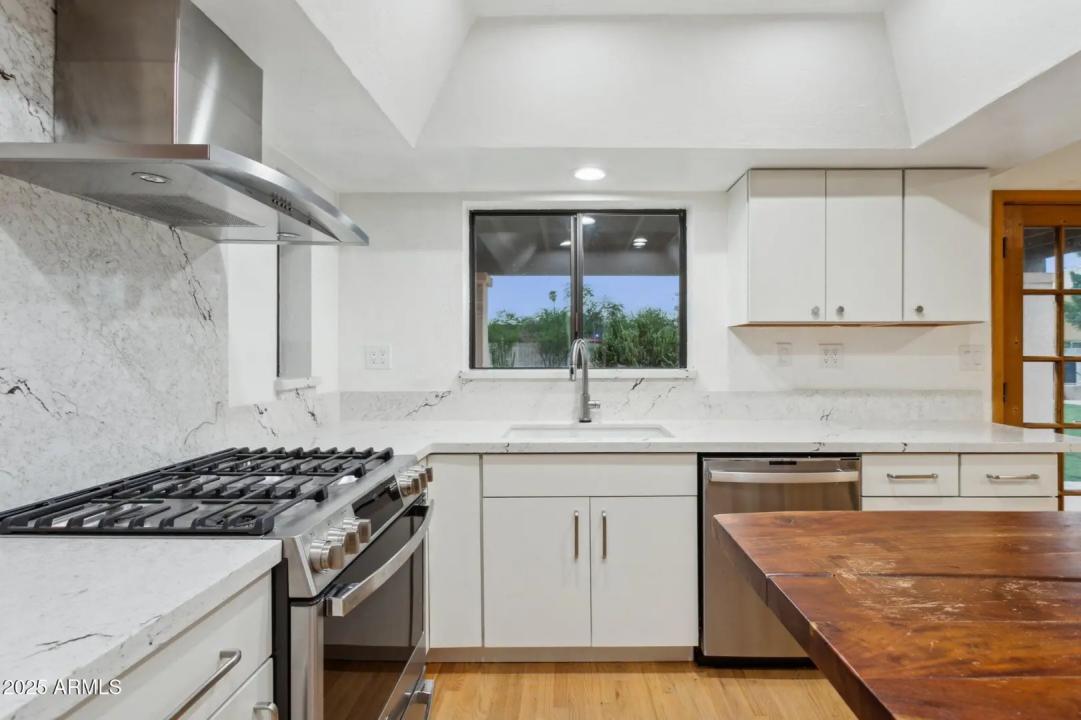 Real Estate Picture 15