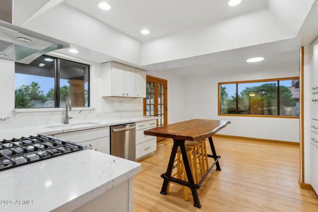 Real Estate Picture 16