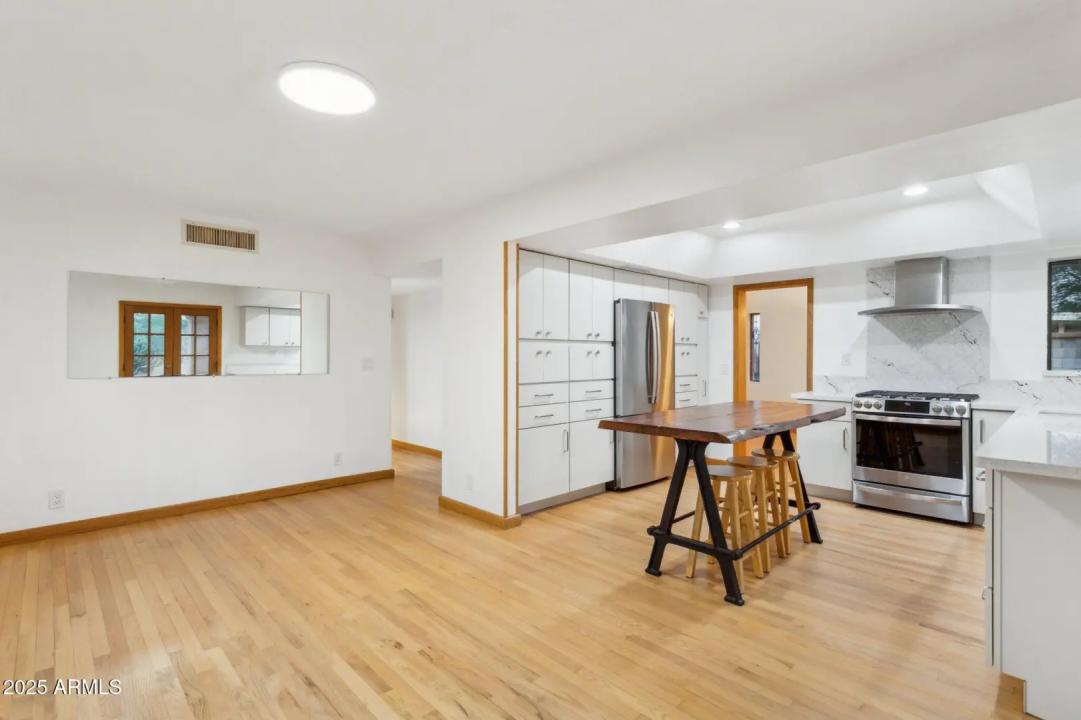 Real Estate Picture 17