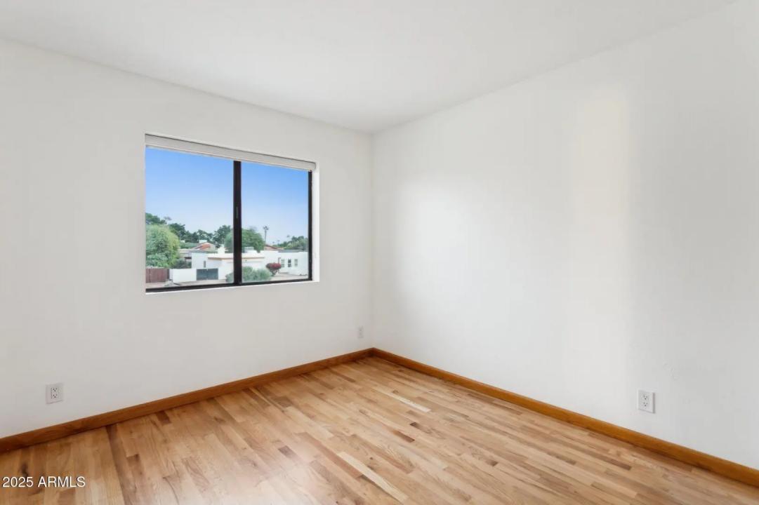 Real Estate Picture 29