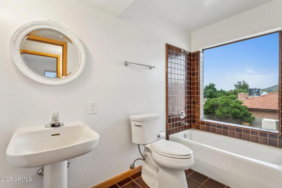 Real Estate Picture 33