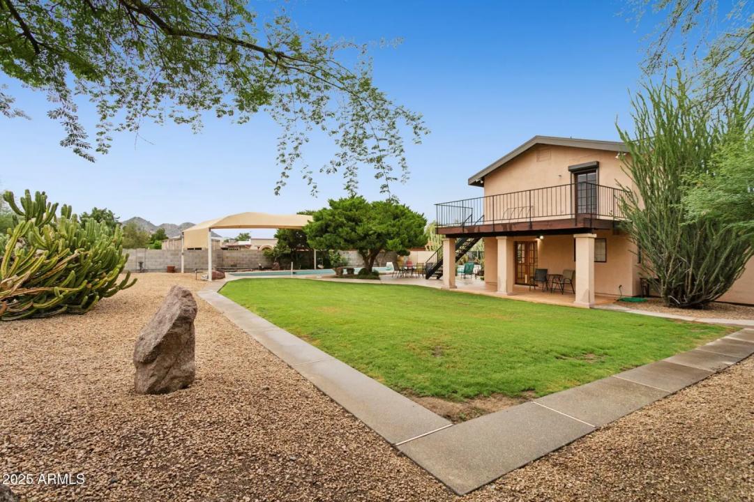 Real Estate Picture 4