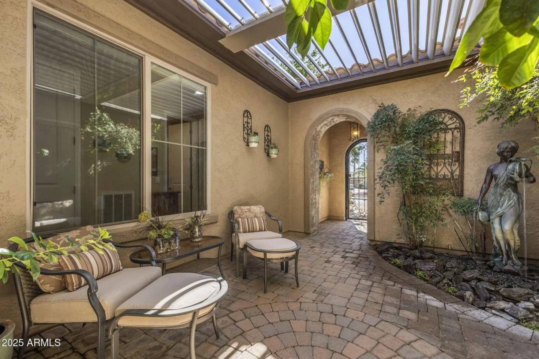 Real Estate Picture 3