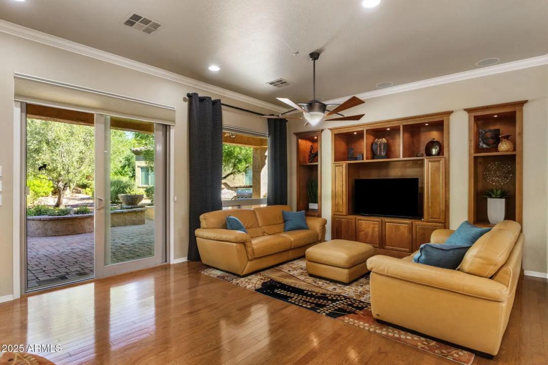 Real Estate Picture 6
