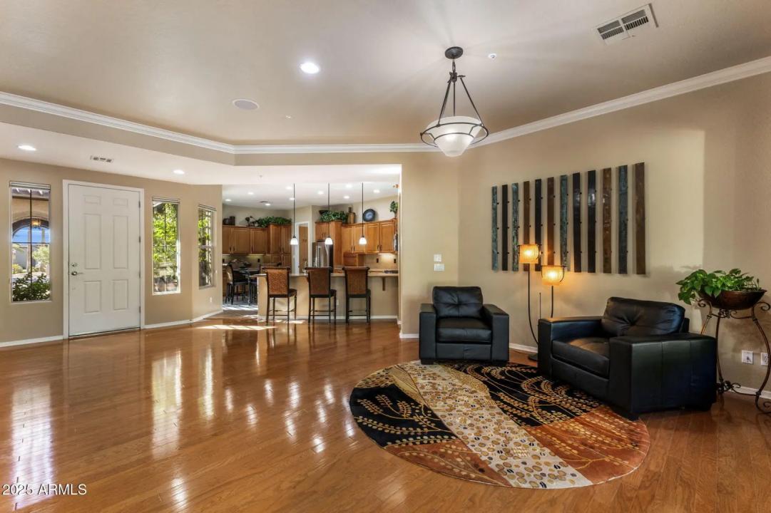 Real Estate Picture 4