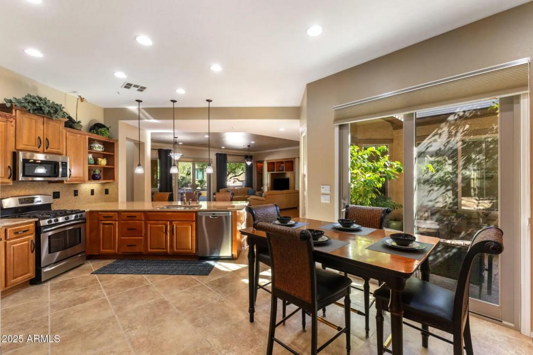 Real Estate Picture 9