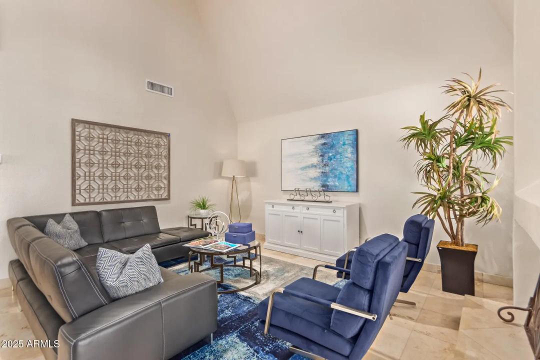 Real Estate Picture 3