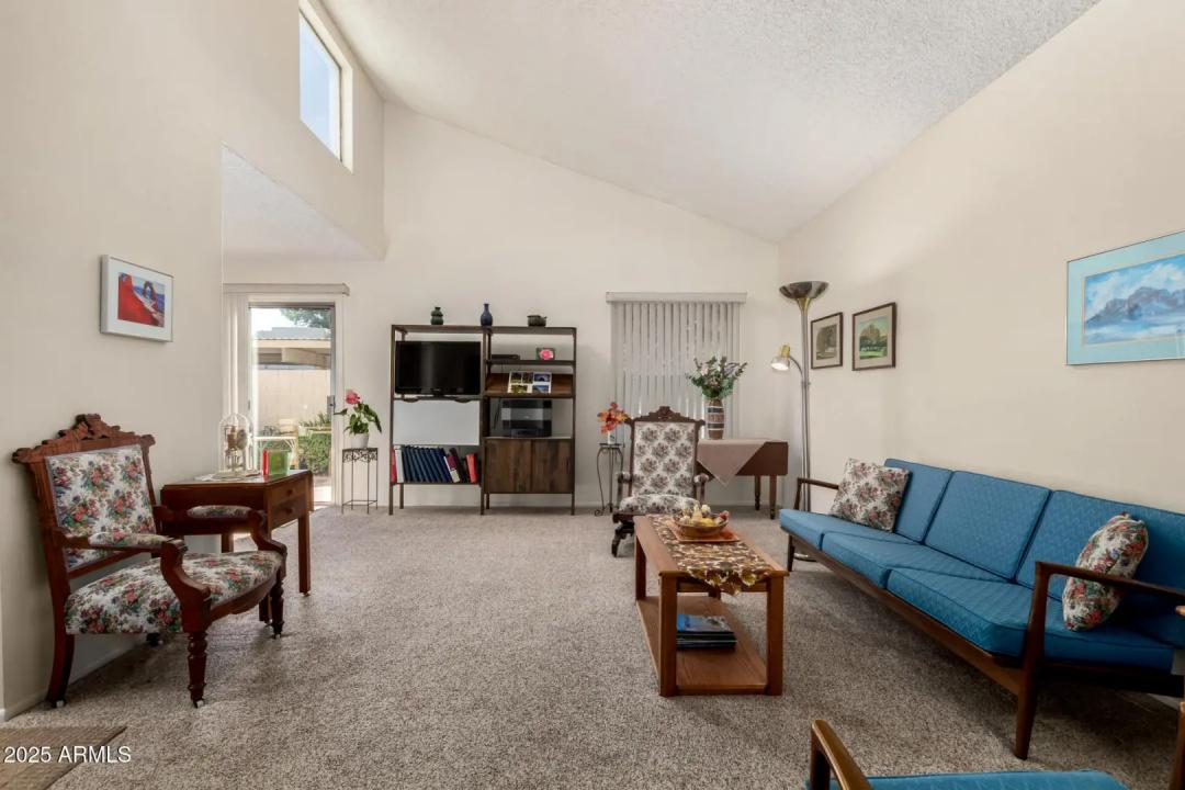 Real Estate Picture 4