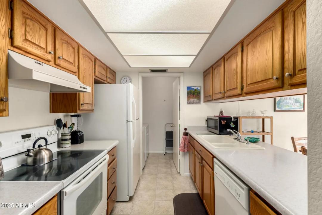 Real Estate Picture 11