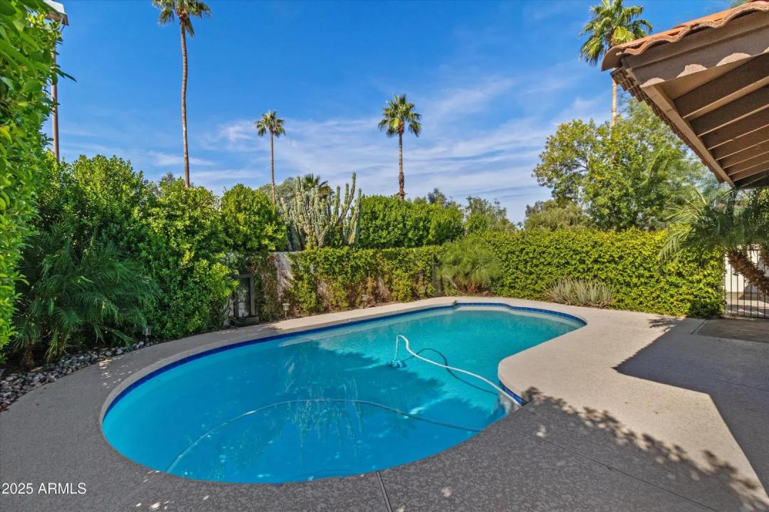 Real Estate Picture 24