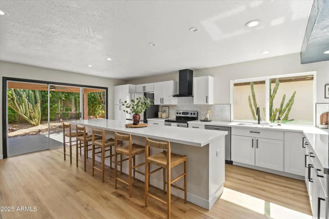 Real Estate Picture 3