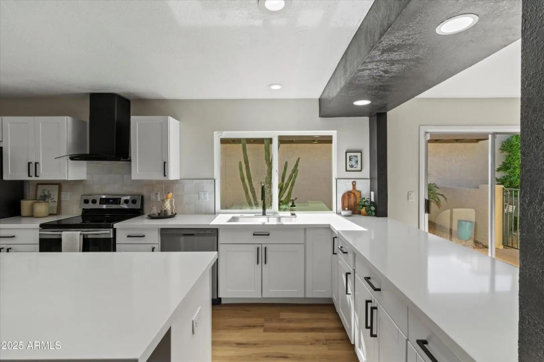 Real Estate Picture 14