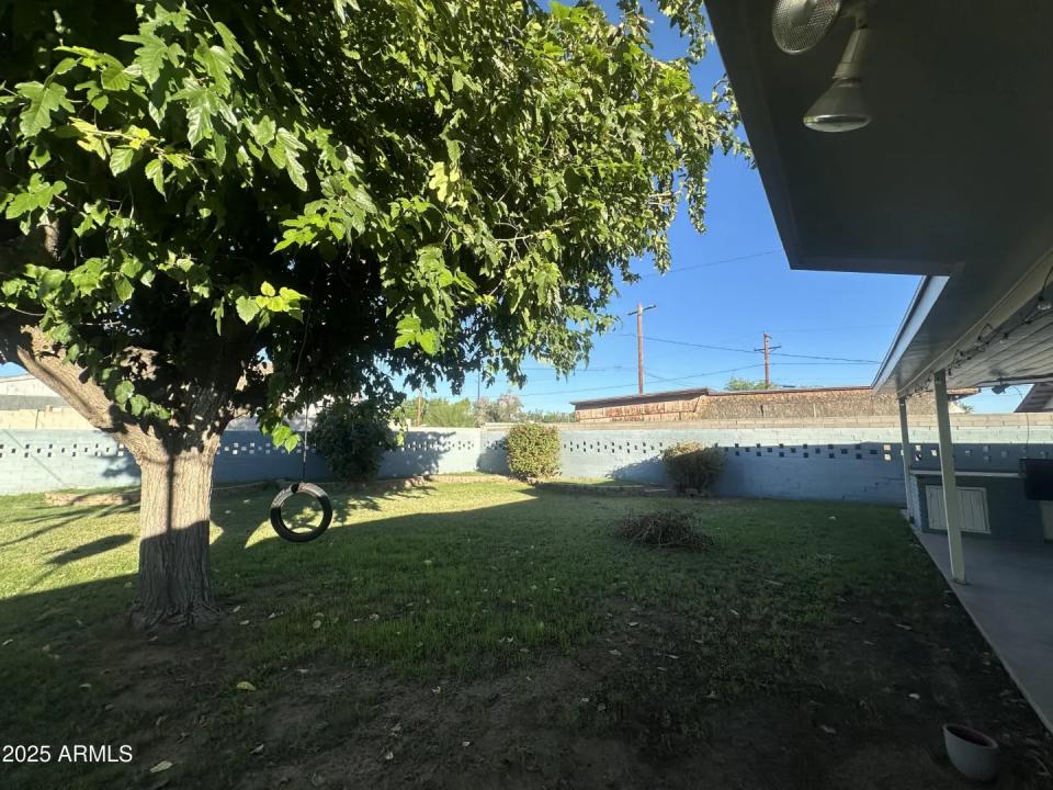 Real Estate Picture 4