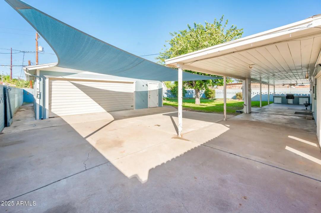 Real Estate Picture 16