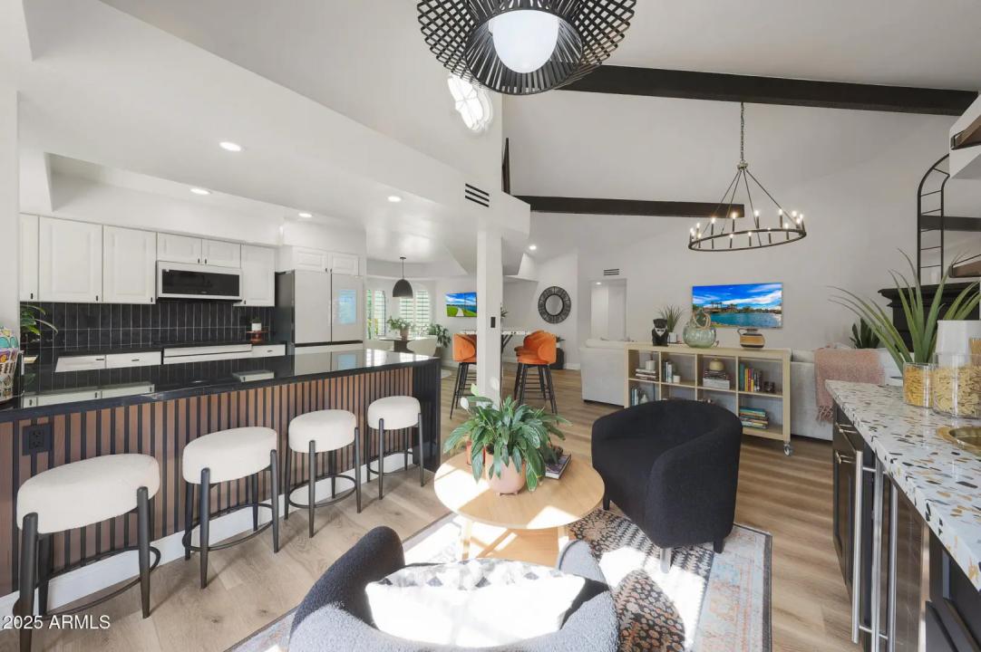 Real Estate Picture 11