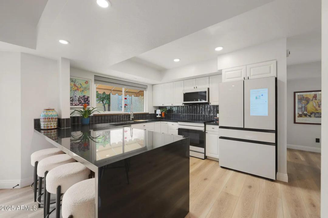 Real Estate Picture 12