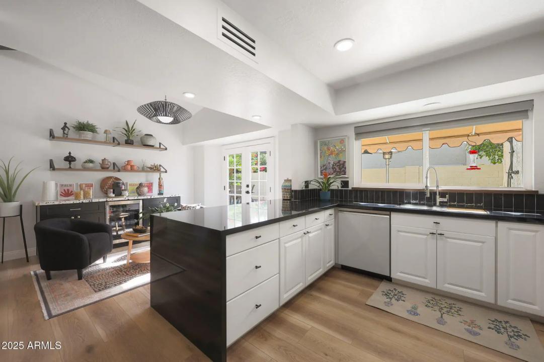 Real Estate Picture 13