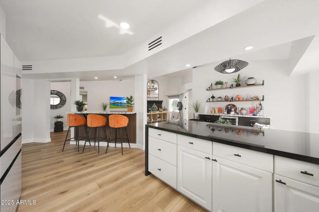 Real Estate Picture 14