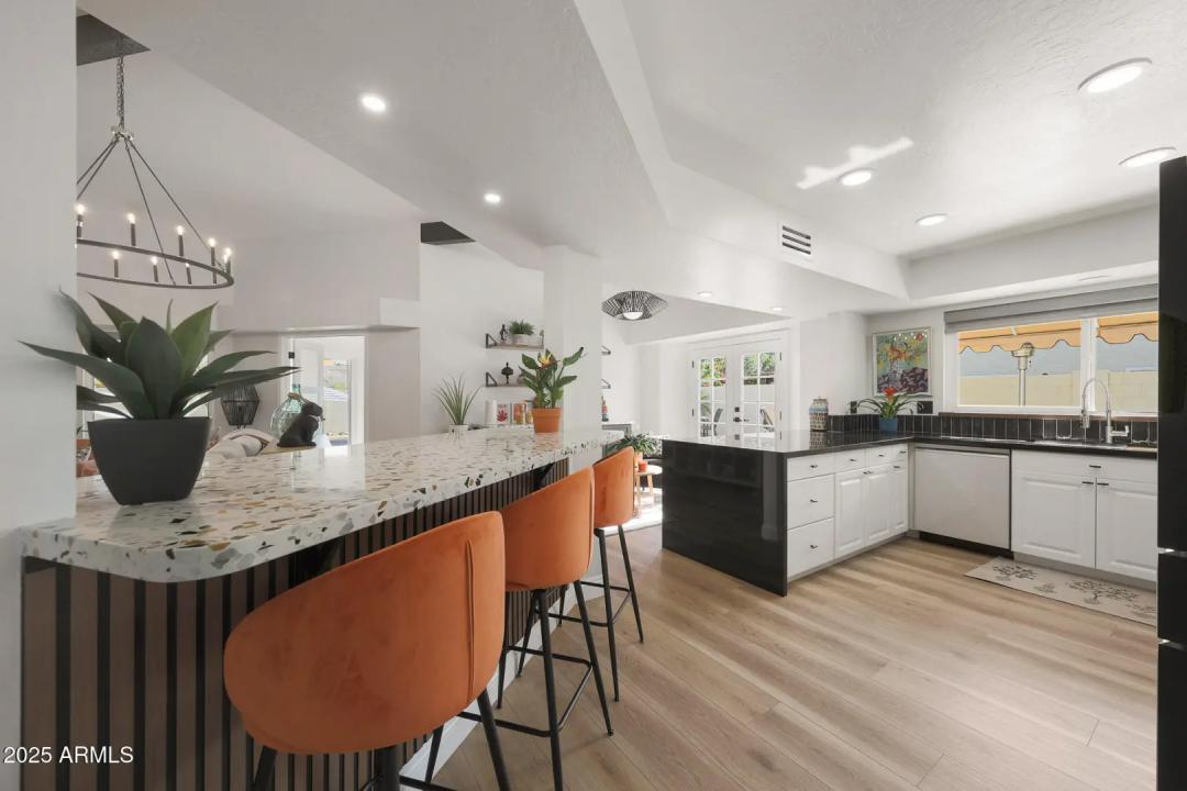 Real Estate Picture 17