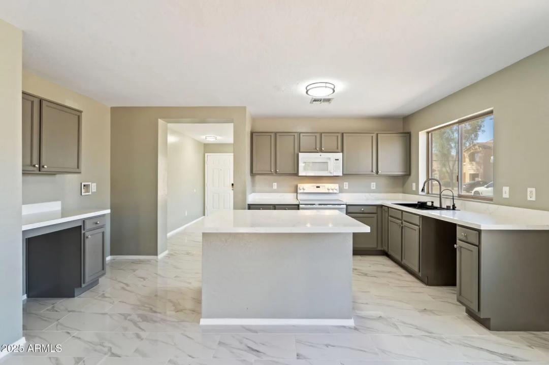 Real Estate Picture 8