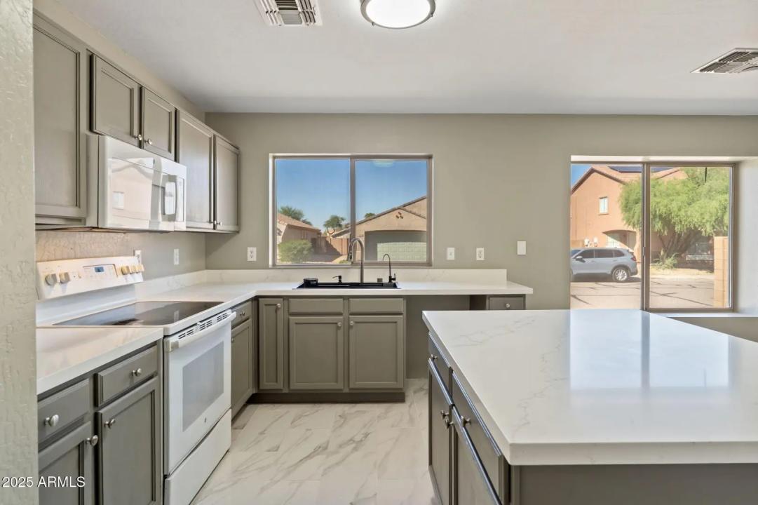 Real Estate Picture 9