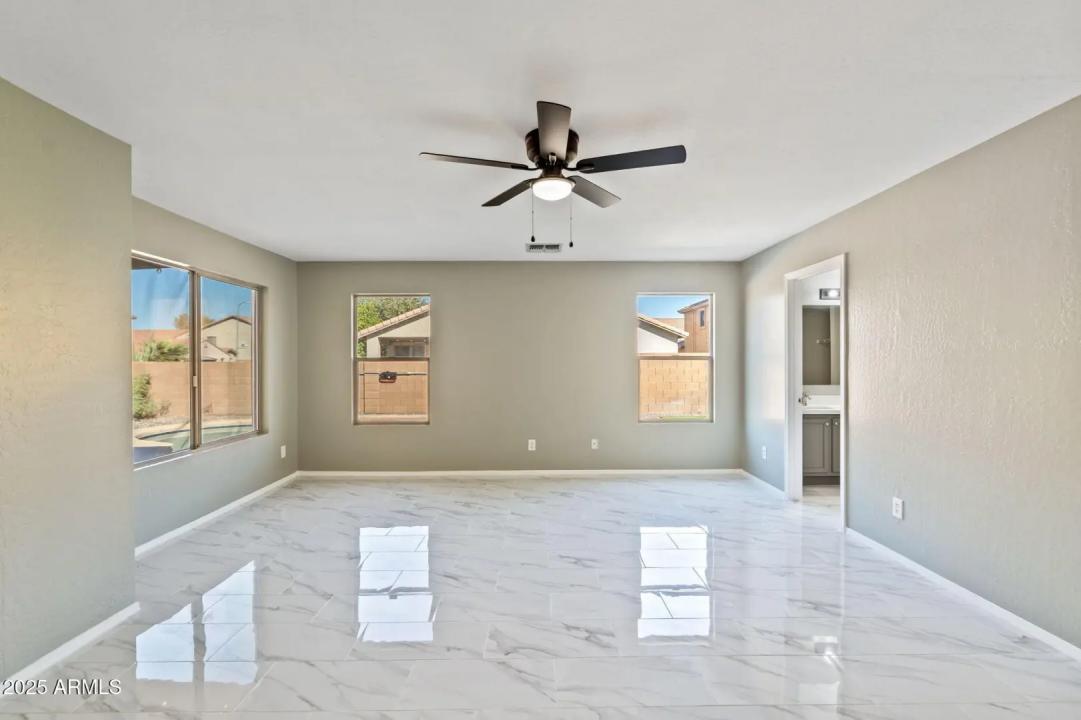 Real Estate Picture 14