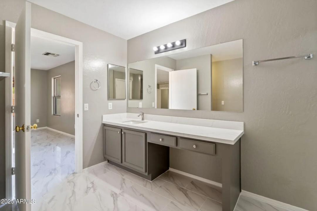 Real Estate Picture 16