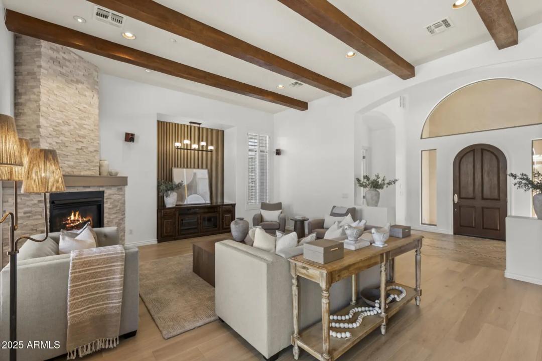 Real Estate Picture 4