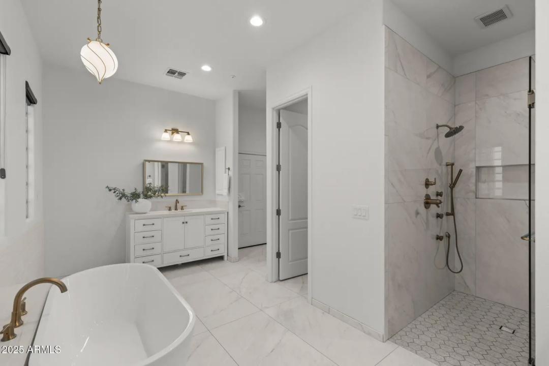 Real Estate Picture 16