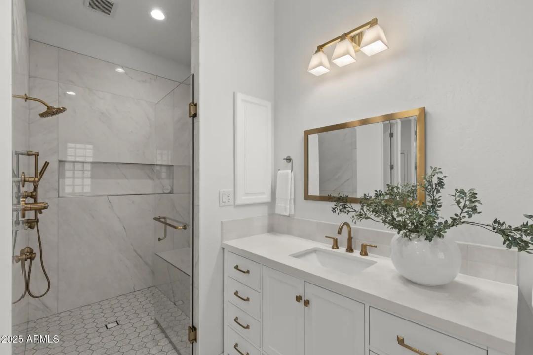Real Estate Picture 17