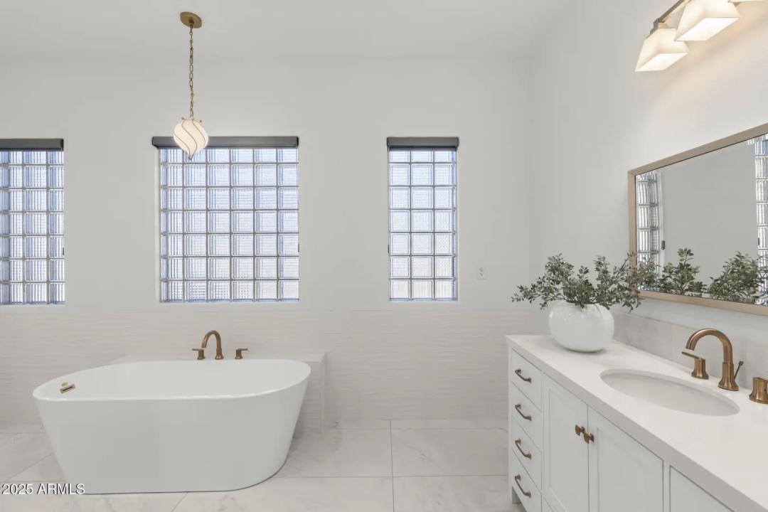 Real Estate Picture 18