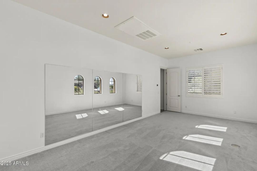 Real Estate Picture 24