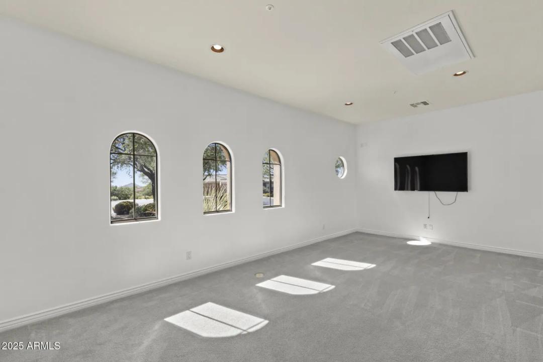 Real Estate Picture 25