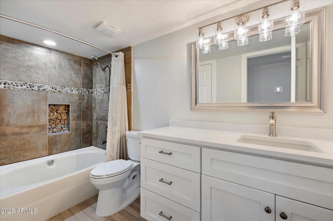 Real Estate Picture 16