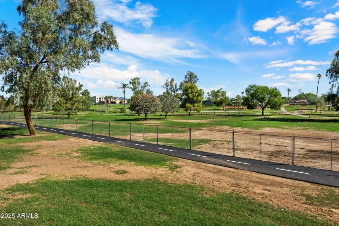 Real Estate Picture 18